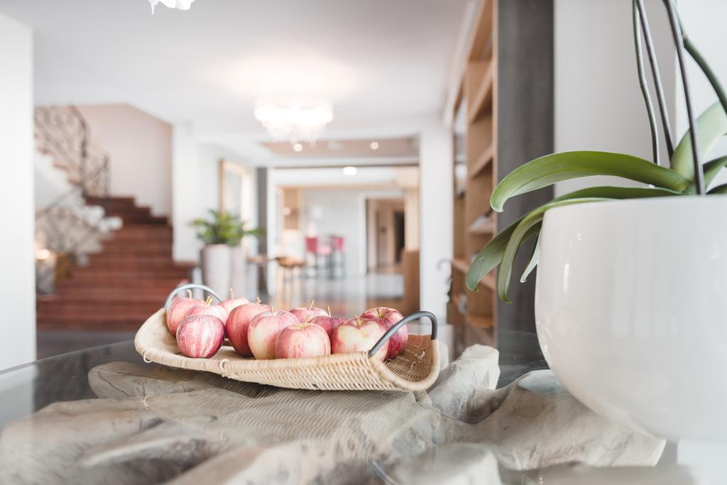 Hotel Tiefenbrunn Gardensuites & Breakfast Lana Exterior photo