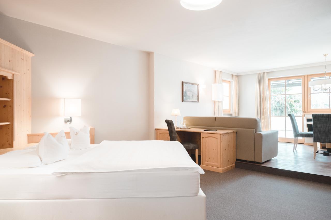 Hotel Tiefenbrunn Gardensuites & Breakfast Lana Exterior photo