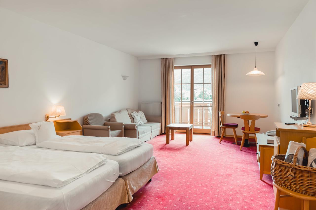 Hotel Tiefenbrunn Gardensuites & Breakfast Lana Room photo